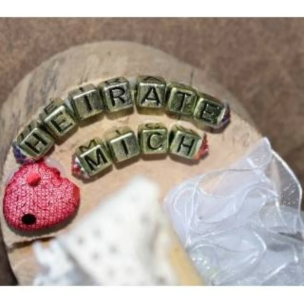 Geschenk Valentinstag HEIRATE MICH abstrakt gestalteter Herzaufsteller aus Holz m. Acrylfarbe im Shabby-Stil gestaltet