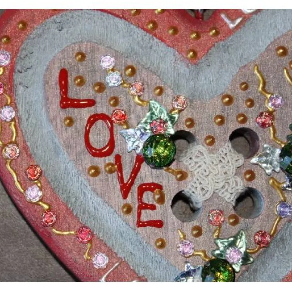 Geschenk Valentinstag LOVE abstrakt gestaltetes Herz aus Holz in Knopfoptik mit Acrylfarbe im Shabby-Stil gestaltet