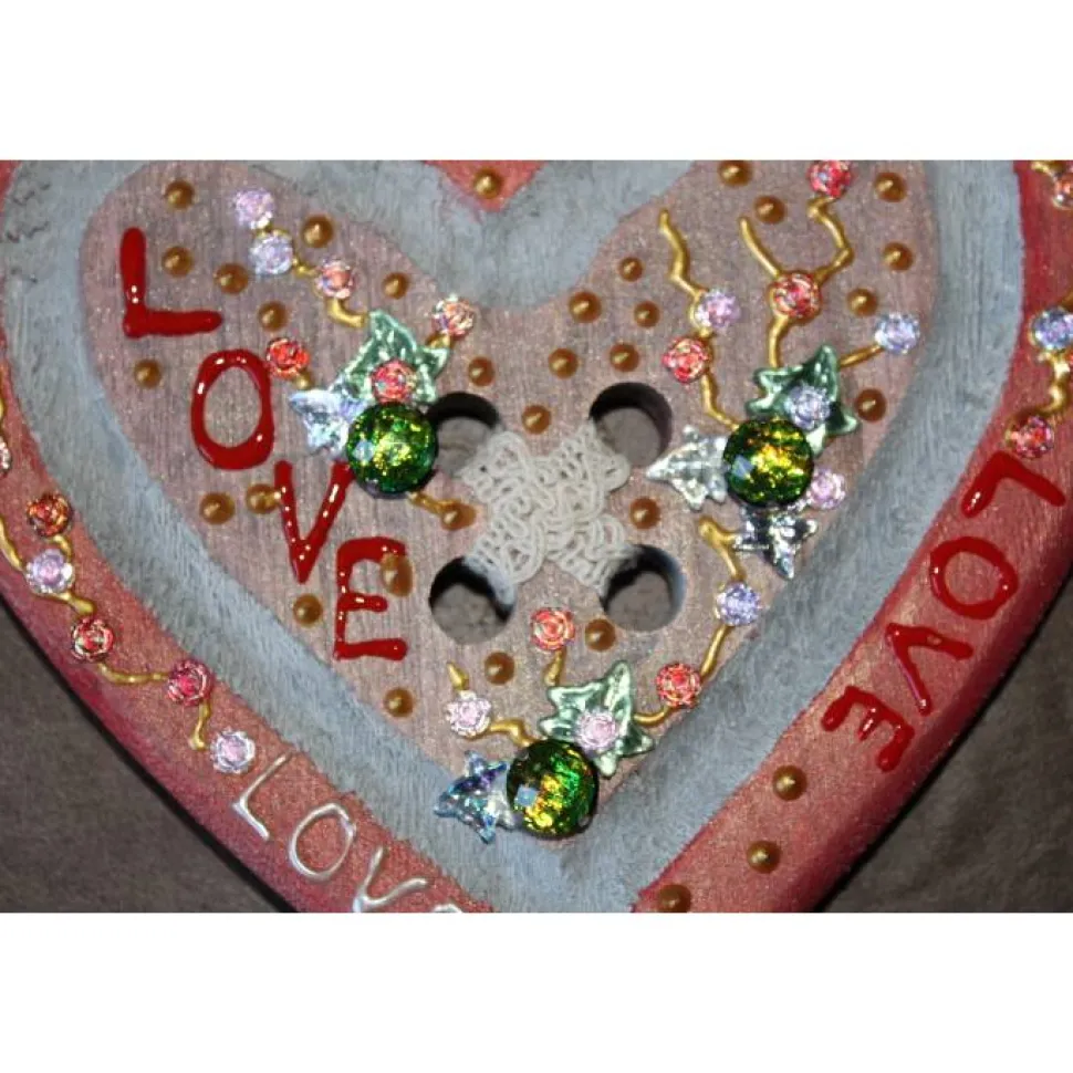Geschenk Valentinstag LOVE abstrakt gestaltetes Herz aus Holz in Knopfoptik mit Acrylfarbe im Shabby-Stil gestaltet
