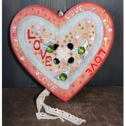 Geschenk Valentinstag LOVE abstrakt gestaltetes Herz aus Holz in Knopfoptik mit Acrylfarbe im Shabby-Stil gestaltet