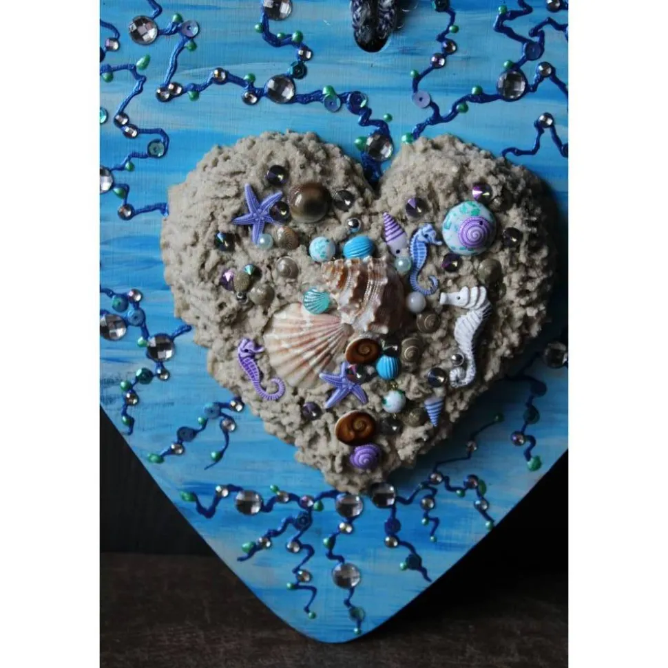 Geschenk zu Muttertag Valentinstag STRANDSPAZIERGANG maritime Collage, abstrakt gestaltet auf herzförmigem Bambusbrett