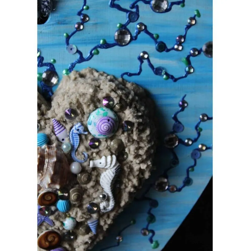 Geschenk zu Muttertag Valentinstag STRANDSPAZIERGANG maritime Collage, abstrakt gestaltet auf herzförmigem Bambusbrett