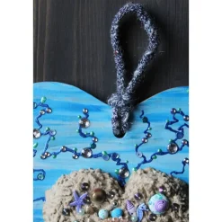 Geschenk zu Muttertag Valentinstag STRANDSPAZIERGANG maritime Collage, abstrakt gestaltet auf herzförmigem Bambusbrett