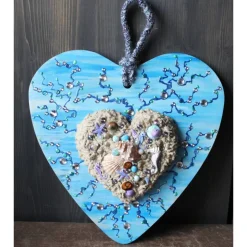 Geschenk zu Muttertag Valentinstag STRANDSPAZIERGANG maritime Collage, abstrakt gestaltet auf herzförmigem Bambusbrett