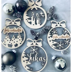 Geschenkanhänger,Christbaumanhänger, Christbaumschmuck, Weihnachtsanhänger aus Holz im 4-er Set, verschiedene Farben