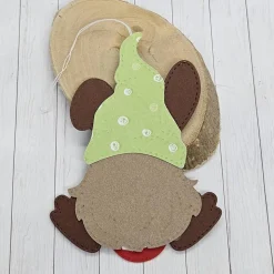 Geschenkbox Ostern mit Hasenwichtel grün/braun & Osterei – originelle Osterverpackung