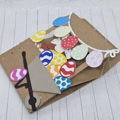 Geschenkbox Oster-Wichtel | Handgefertigt | Schubkarre & bunte Eier | Box für Geld & Gutscheine | Abnehmbarer Anhänger