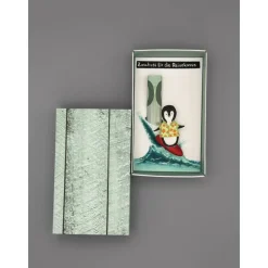 Geschenkbox Reisegeld: Surfender Pinguin als origineller Urlaubszuschuss