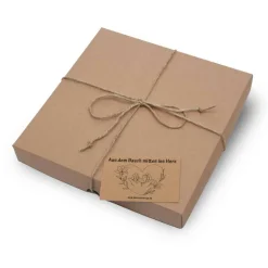 Geschenkbox weiß Größe M 22 x 22 3 cm mit Jutegarn und Karte nach Wahl ==><noscript><img width=