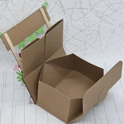 Geschenkbox Wichtelbox Gartenarbeit – Handgemachte Geschenkverpackung mit Wichtel & Schubkarre