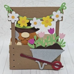 Geschenkbox Wichtelbox Gartenarbeit – Handgemachte Geschenkverpackung mit Wichtel & Schubkarre