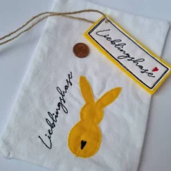 Geschenkesäckchen mit passendem Label für Ostern - LIEBLINGSHASE - in gelb von he-ART by helen hesse