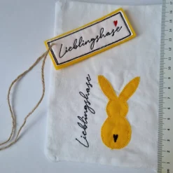 Geschenkesäckchen mit passendem Label für Ostern - LIEBLINGSHASE - in gelb von he-ART by helen hesse