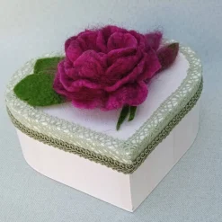 GESCHENKSCHACHTEL, AUFBEWAHRUNG, Holzherz, Filzblüte, Handmade, Geschenk Geburtstag, Muttertag,Schmuckaufbewahrung