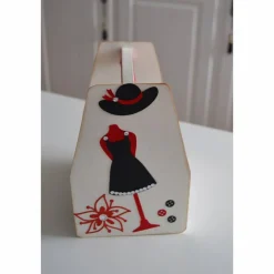 Geschenkschachtel "Kiste" in creme-rot-schwarz