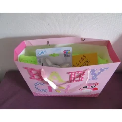 Geschenkset - Babydecke mit Spielzeug und Karte