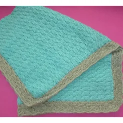 Geschenkset - Babydecke mit Spielzeug und Karte