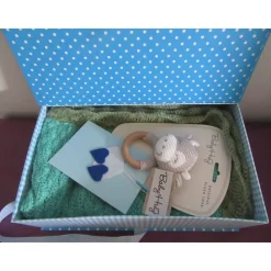 Geschenkset - Babydecke mit Spielzeug und Karte