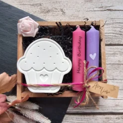 Geschenkset "Happy Birthday" Muffin in einer Holzbox ~ Stabkerze mit Deko Kerzenständer