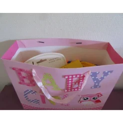 Geschenkset zur Geburt - Babydecke, Babyspielzeug und Karte