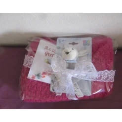 Geschenkset zur Geburt - Babydecke, Babyspielzeug und Karte