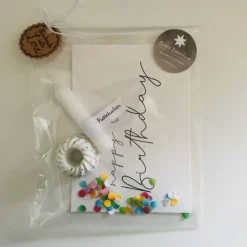Geschenktütchen „Happy Birthday“ „Herzlichen Glückwunsch“, Betongugl weiß-bunt mit Kerze, Pustekuchen&Karte, 3 cm