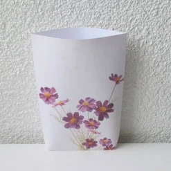 Geschenktüte Cosmea, 2 Stück Bodenbeutel-Papiertüten (sortiert) mit Sommerblumen in Lila
