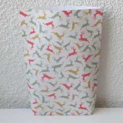 Geschenktüte Hirschmosaik, mit springenden Hirschen, 2 Stück Bodenbeutel-Papiertüten