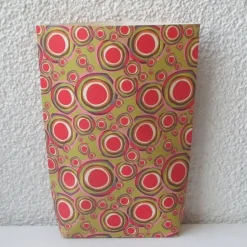 Geschenktüte mit kleinen und großen Spots und Dots auf Grün, 2 Stück Bodenbeutel-Papiertüten