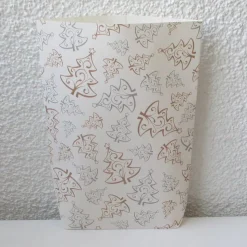 Geschenktüte mit verzierten Tannenbäumen, Weihnachtsbäumen, 2 Stück Bodenbeutel-Papiertüten