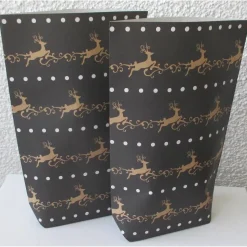 Geschenktüte Springende Hirsche, 5 Papiertüten Weihnachten, Bodenbeutel mit Hirschen in Reihen und Ranken
