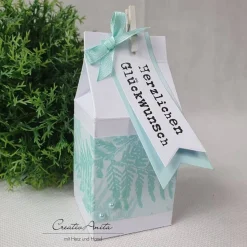 Geschenkverpackung - Milchtüte in Weiß-Mint mit Farn