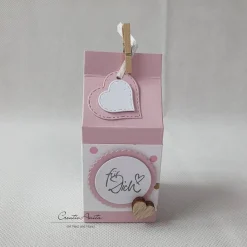 Geschenkverpackung - Milchtüte in Rosa-Weiß mit Punkten und Holzherz