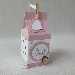 Geschenkverpackung - Milchtüte in Rosa-Weiß mit Punkten und Holzherz