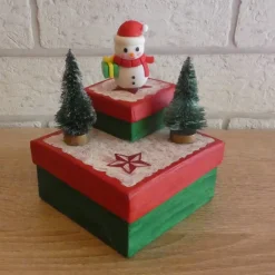 Geschenkverpackung (2 Schachteln ) mit Schneemann und Tannenbäumen