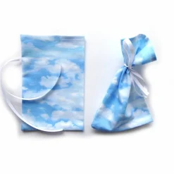 Geschenkverpackung aus Stoff Wolken Himmel blau weiß Stoffbeutel Geschenksäckchen