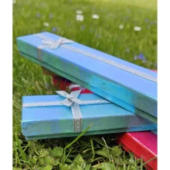 Geschenkverpackung, changierend, in Hellblau und Pink