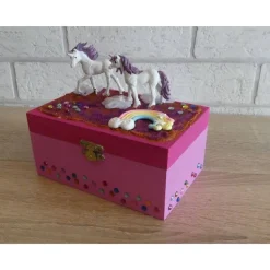 Geschenkverpackung Holztruhe mit Einhörnern, Regenbogen, Blumen und Strasssteinen