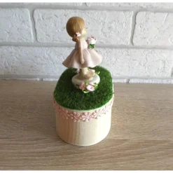 Geschenkverpackung Holztruhe Mädchen mit Rose