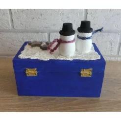 Geschenkverpackung Holztruhe mit Schneemännern und Holzsternen