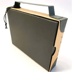 Geschenkverpackung in Kofferoptik aus Karton für ein Geldgeschenk zum Urlaub oder Reisegutschein (18x13,5x3,3 cm)