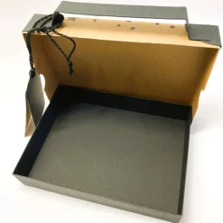 Geschenkverpackung in Kofferoptik aus Karton für ein Geldgeschenk zum Urlaub oder Reisegutschein (18x13,5x3,3 cm)