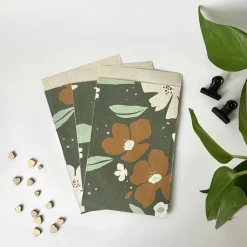 Geschenkverpackung Set FLOWERS Geschenkpapier Aufkleber Anhänger und Tüten aus Graspapier mit Blumendesign