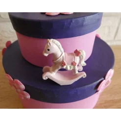 Geschenkverpackung Torte mit Eisenbahn und Schaukelpferd - rosa-lila