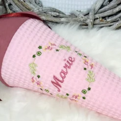 Geschwistertüte & Schultüte personalisiert – Rosa Zuckertüte mit Blumenkranz & Name bestickt