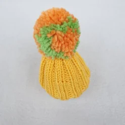Gestrickte kleine Bommelmützen als Eierwärmer  Set aus 4 Stück  Gelb Grün Orange Frühling Ostern