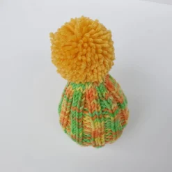 Gestrickte kleine Bommelmützen als Eierwärmer  Set aus 4 Stück  Gelb Grün Orange Frühling Ostern