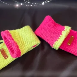 Gestrickte Socke als Verpackung für Flaschen