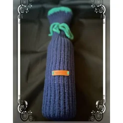 Gestrickte Socke als Verpackung für Flaschen