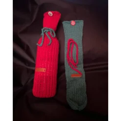 Gestrickte Socke als Verpackung für Flaschen